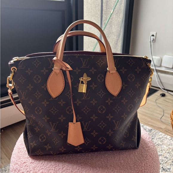 Louis Vuitton Handbags - Louis Vuitton MM Zip Flower Tote